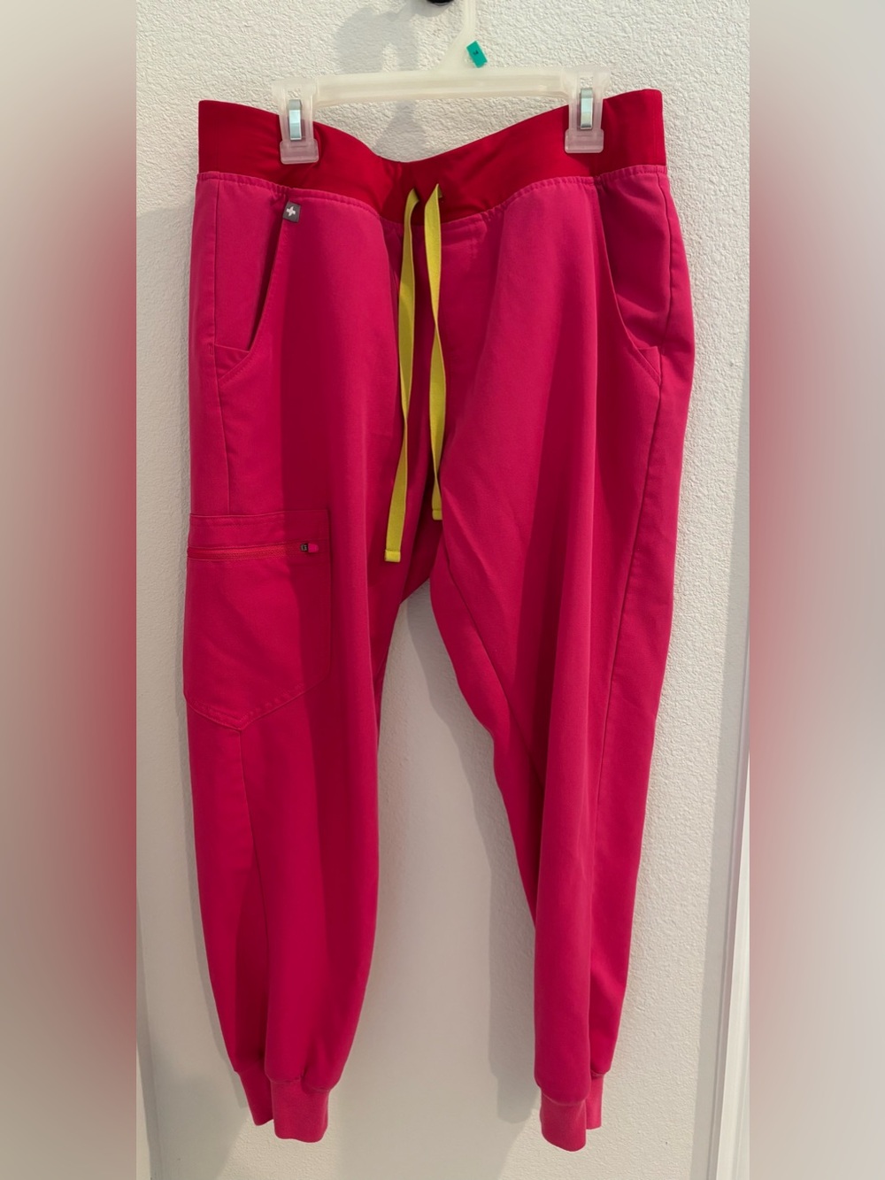 FIGS Women's Shocking Pink Zamora™ - Petite Jogger Scrub Pants - M - Petite